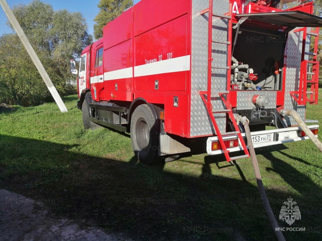 Спасатели МЧС России приняли участие в ликвидации ДТП на автодороге Томаровка - Строитель